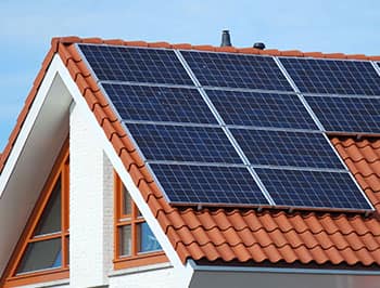 Instalacje fotowoltaiczne Bezrzecze - realizacja GK ELTECH na dachu domu jednorodzinnego.